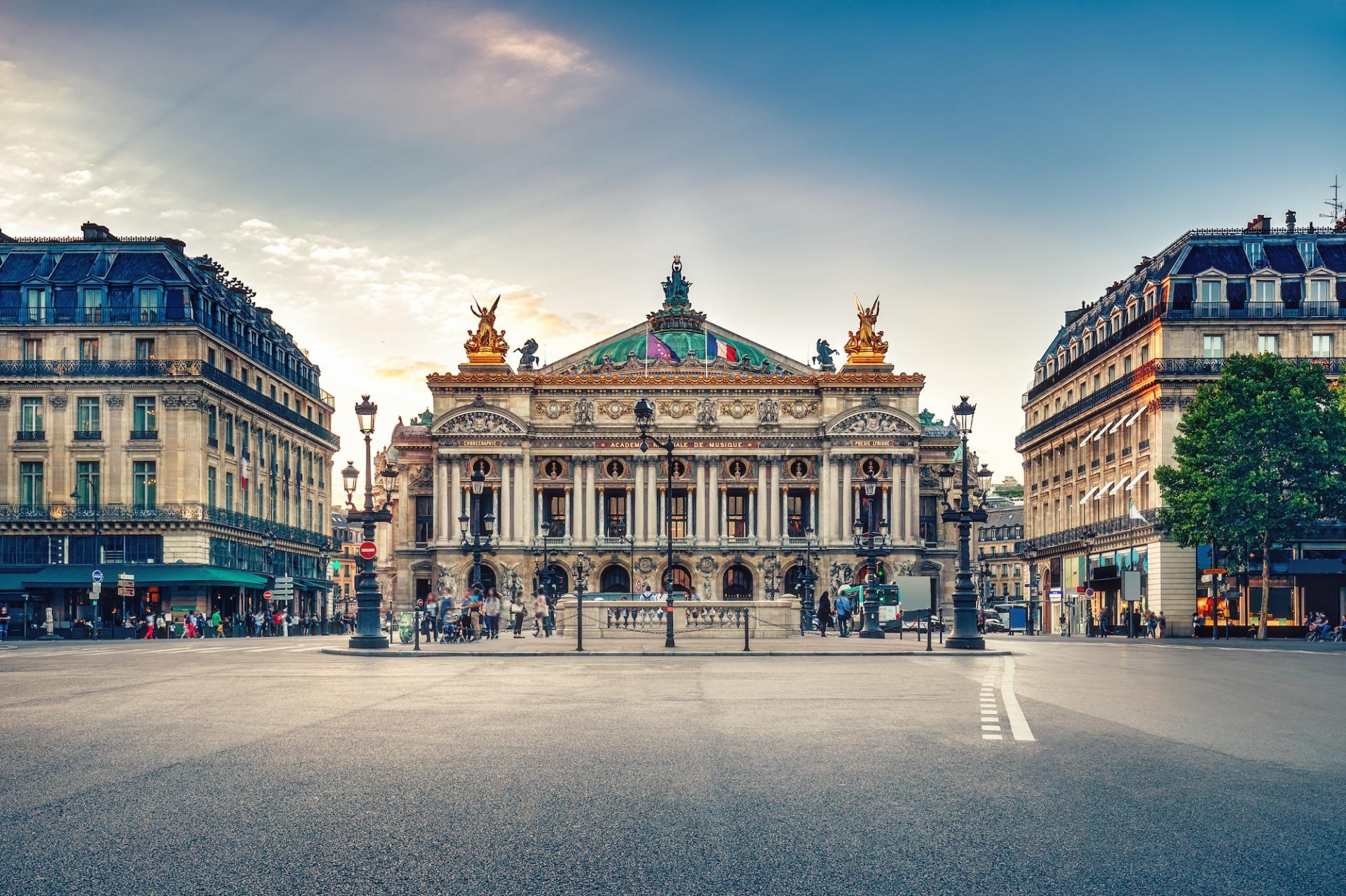 The Must-See Performances and Exhibitions Near Hôtel Volney Opéra