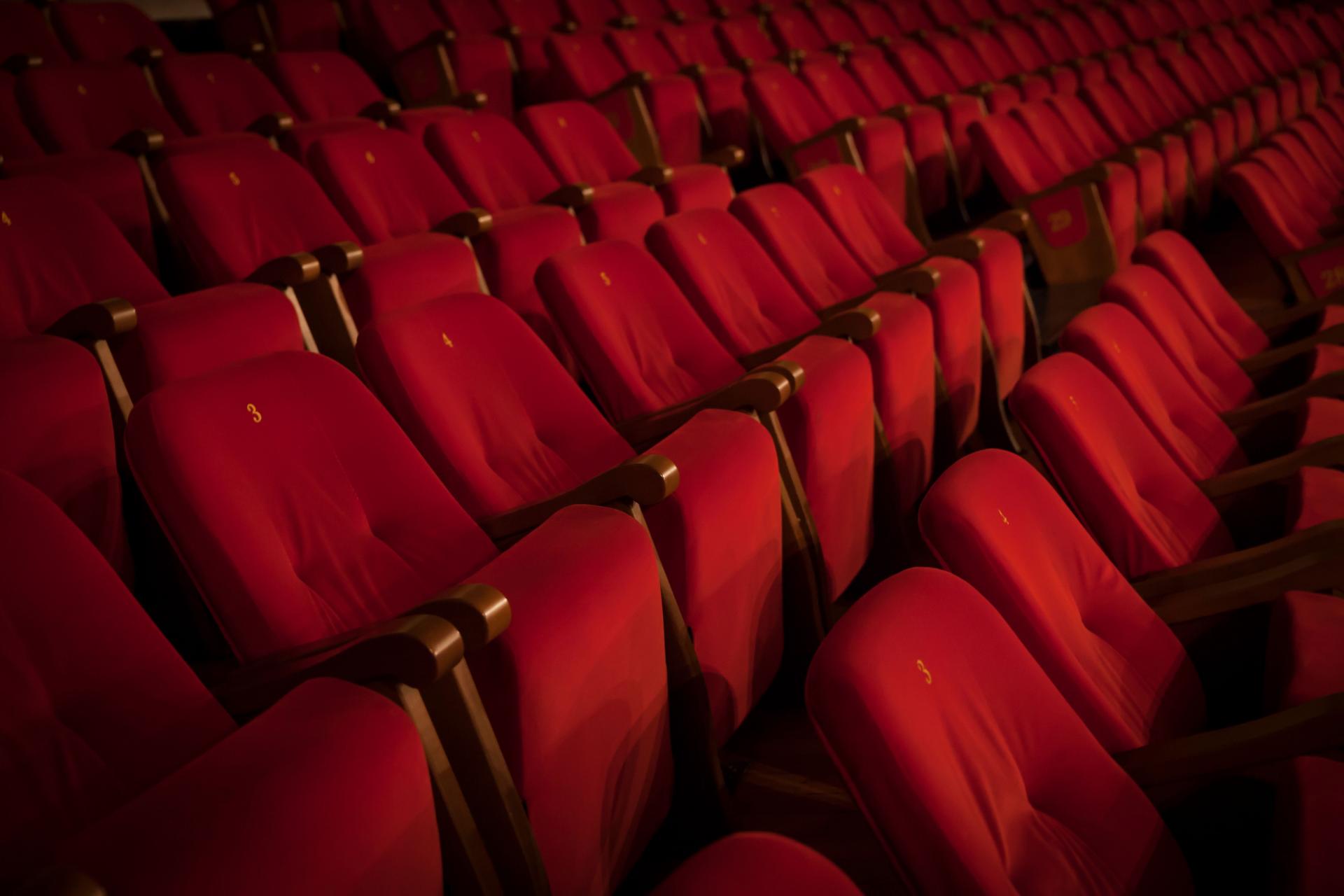Le Théâtre Édouard VII : Culture et Divertissement à Deux Pas de l'Hôtel Volney Opéra